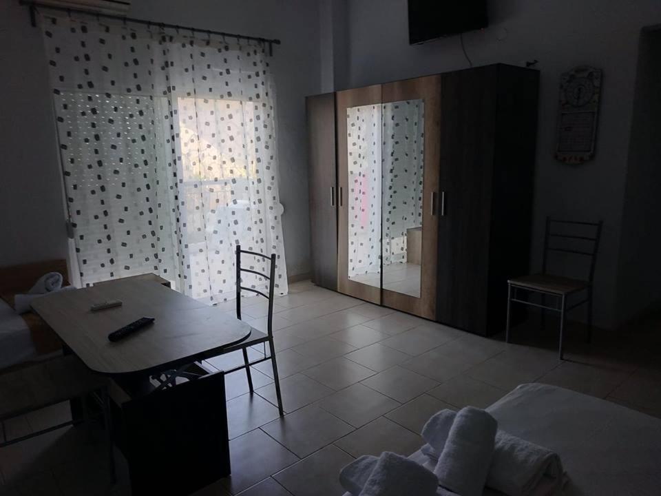 Aquarius Hotel Fourka Luaran gambar